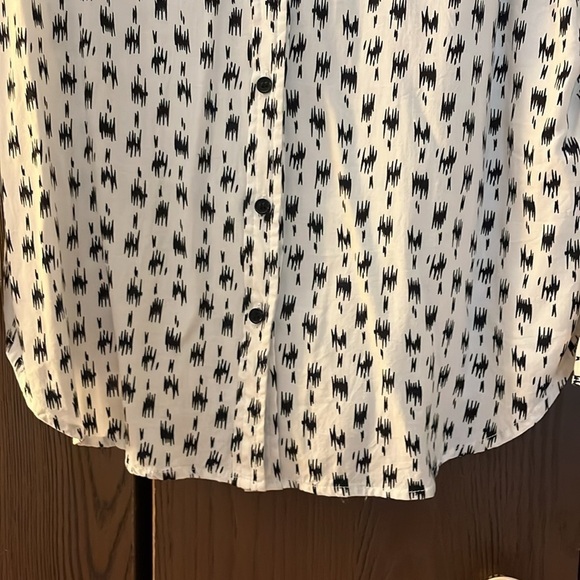 Grand & Greene long sleeved white blouse with black design. Size Medium - Picture 5 of 8